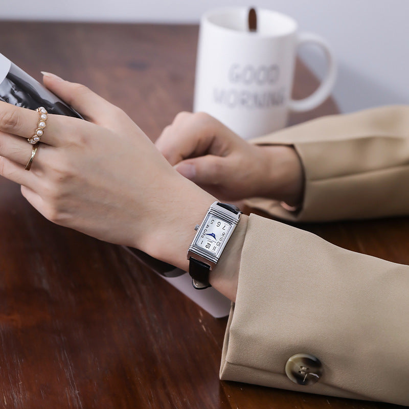 Montre Flip pour femme avec bracelet carré en cuir